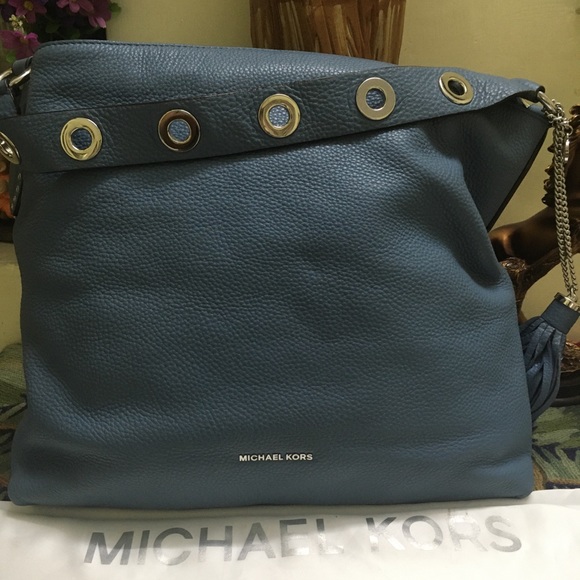 Authentic Large Michael Kors Brooklyn Shoulder Bag in Baby Blue - Picture 3 of 15